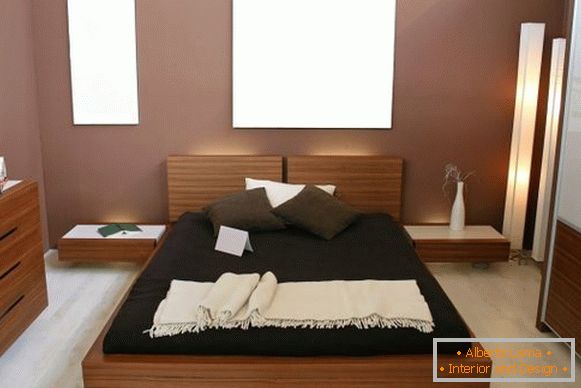 Contrast elemente decorative în dormitor