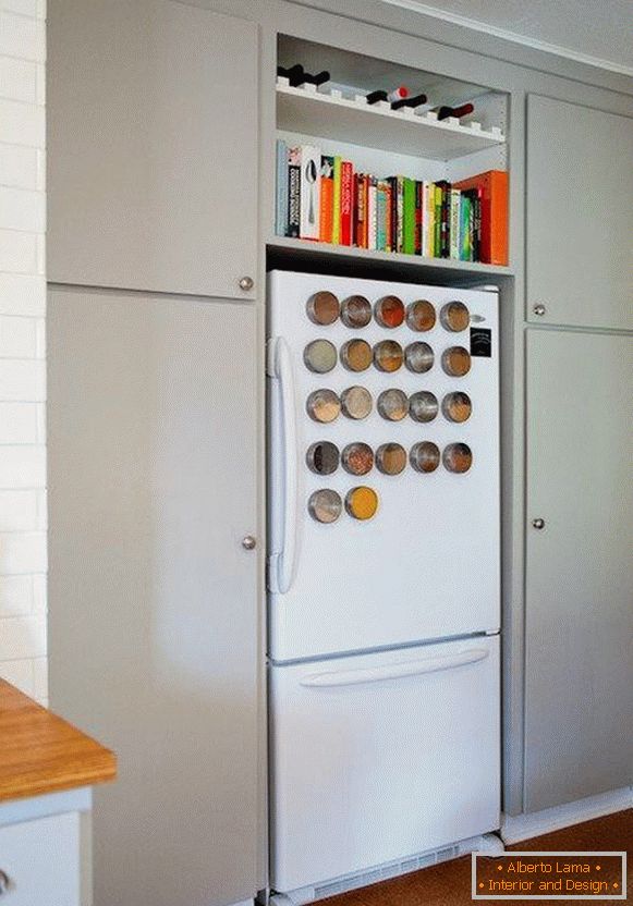 Borcane magnetice pentru condimente pe frigider