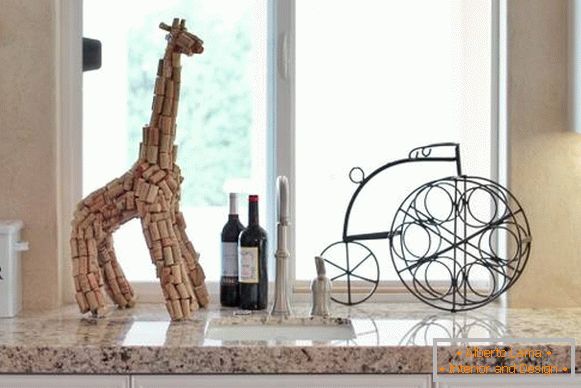 Girafă din dopuri de vin
