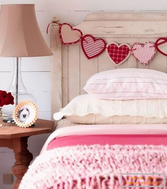Decorarea patului pentru Ziua Îndrăgostiților