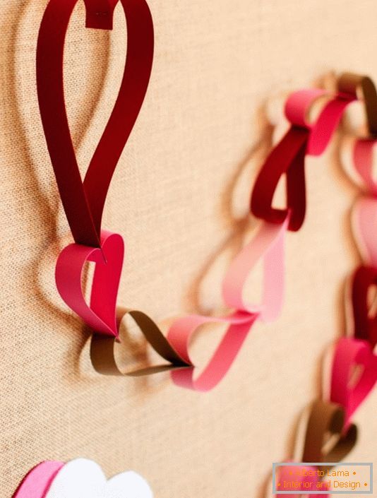 Hârtie girlandă ca decor pentru Ziua Îndrăgostiților