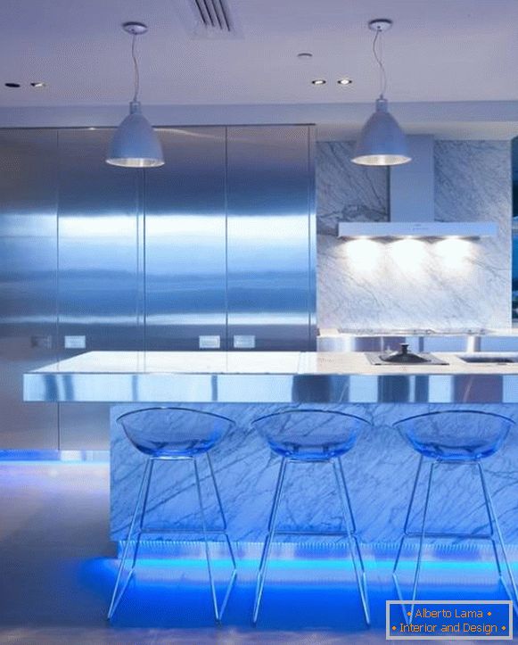 Designul bucătăriei: iluminarea cu LED a mobilierului de dedesubt