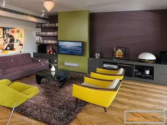Designul camerei de zi cu mobilier galben