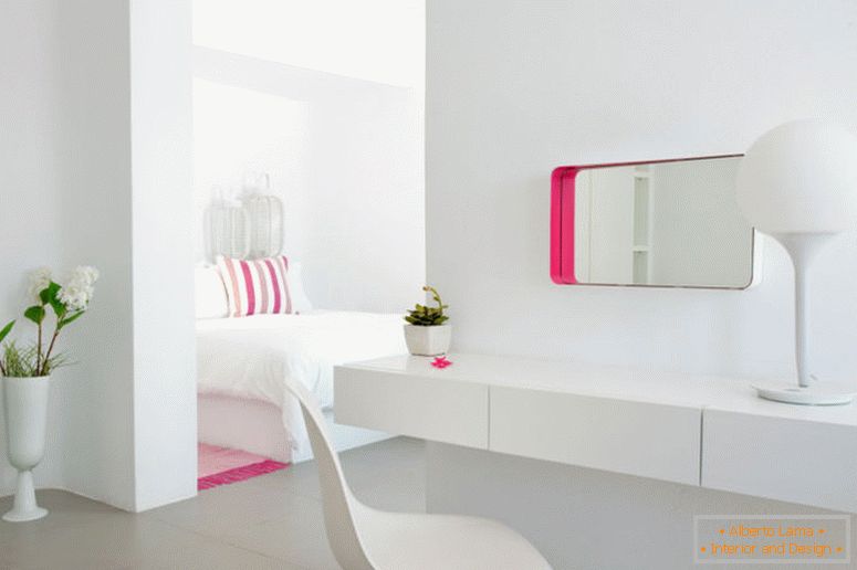 romantic-dormitor-design-pentru-cupluri-minunat-alb-dormitor-mobilier-si-Eames-stil-DSW-scaun interior-decor-design-idei-plus-pop-art-cu-dungi-colorate-pillow- și-vanități-glob-birou-lampă