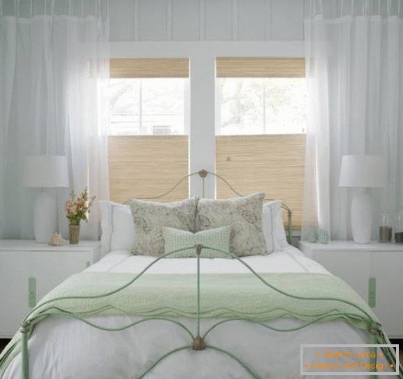 Satul de design al unui dormitor alb - fotografie cu accente verzi
