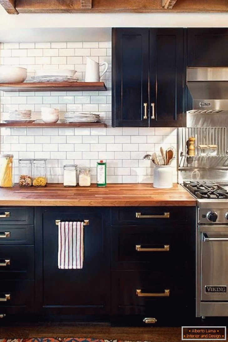 Design-negru-bucătărie-foto-interior-lemn-blat cu vitraj-țiglă