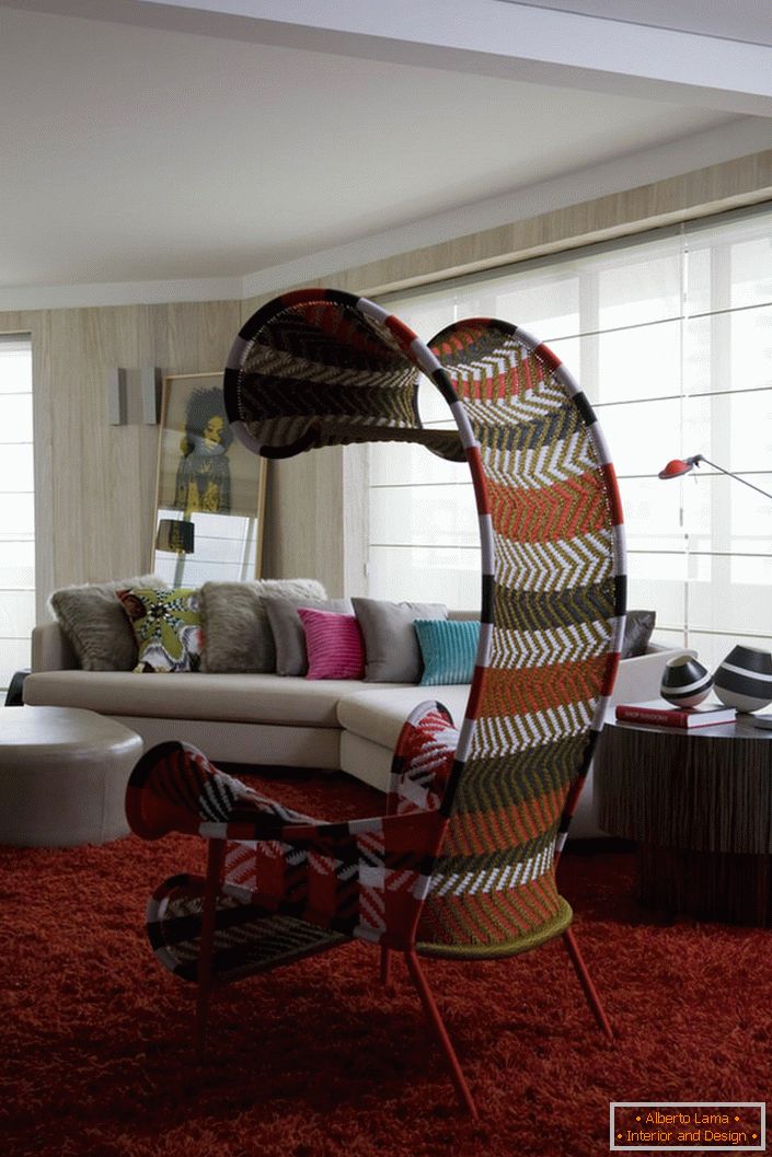 Designer model de mobilier pentru camera de zi în stil eco - fotoliu în textile cu baldachin.