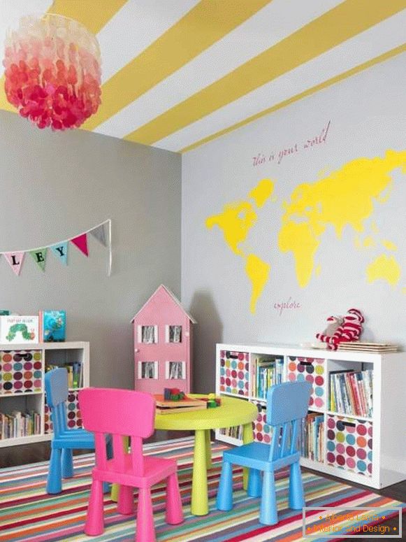 Combinația de culori strălucitoare în camera copiilor