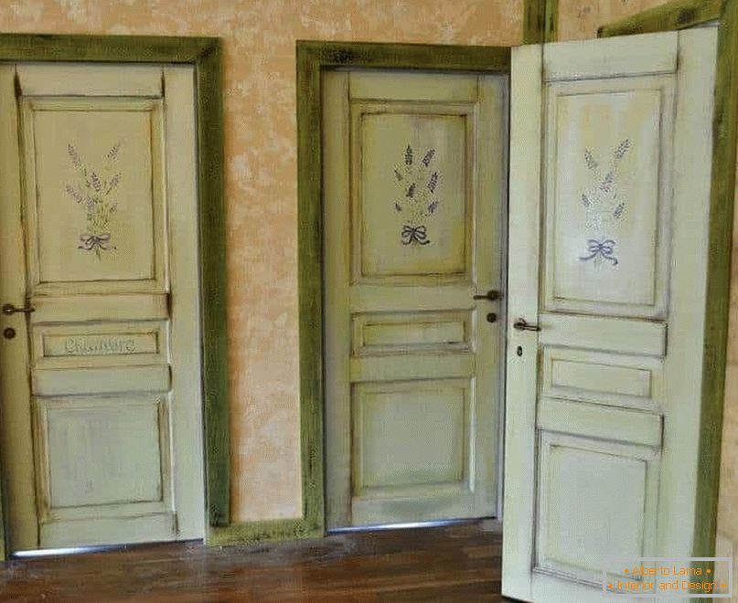 Ușile vechi se vor potrivi stilului Provence și Vintage