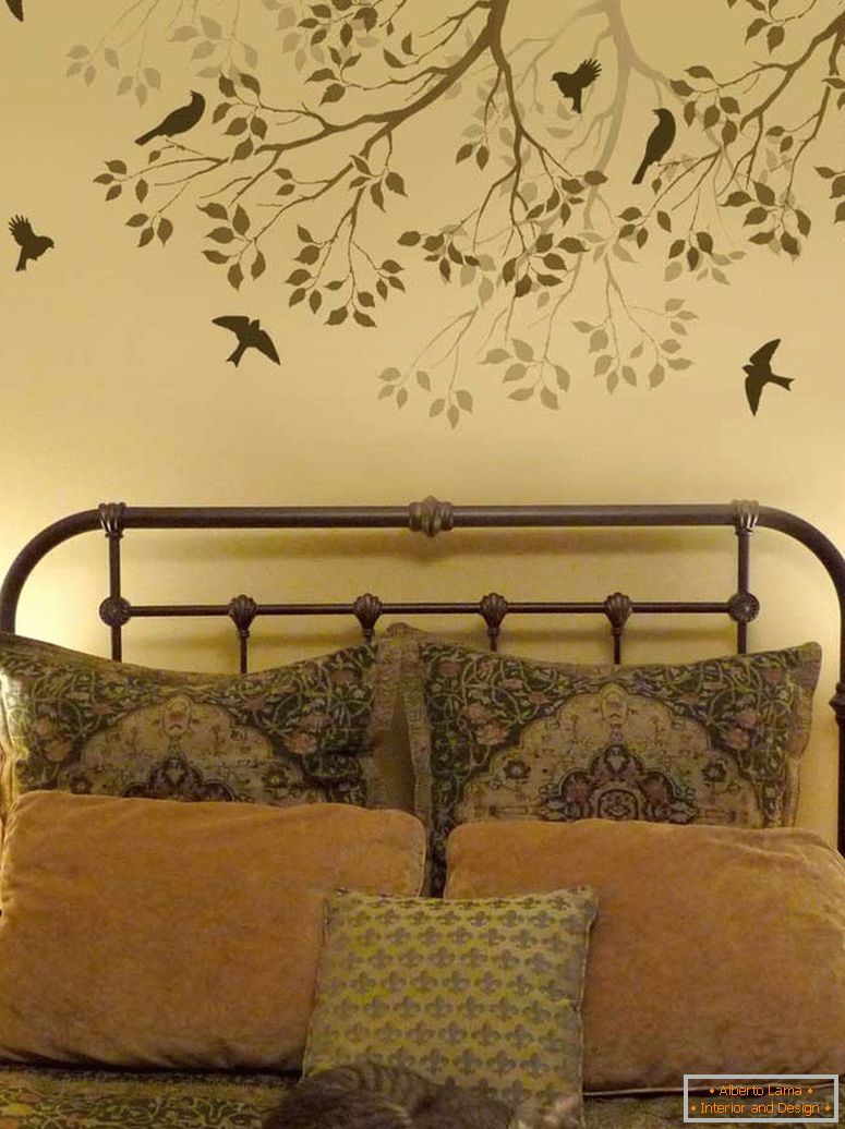 Arbore cu păsări peste pat