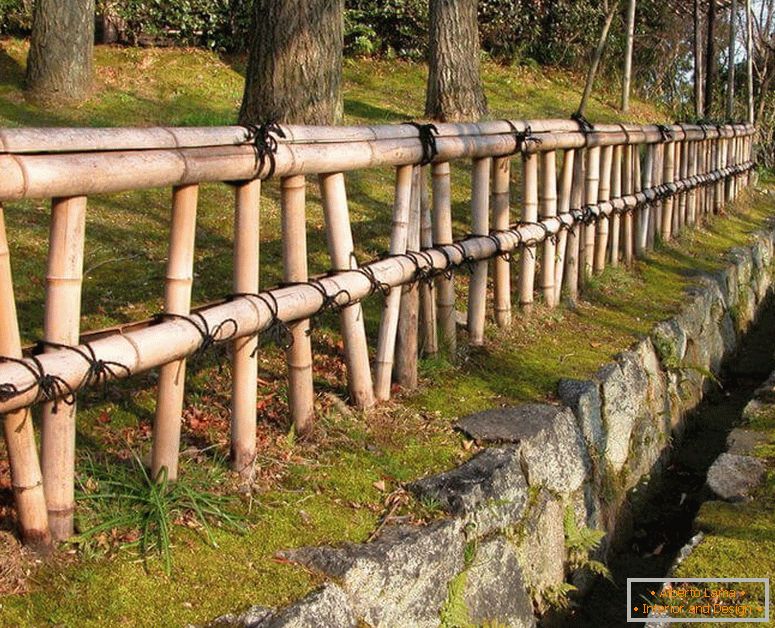 Frumos gard din bambus