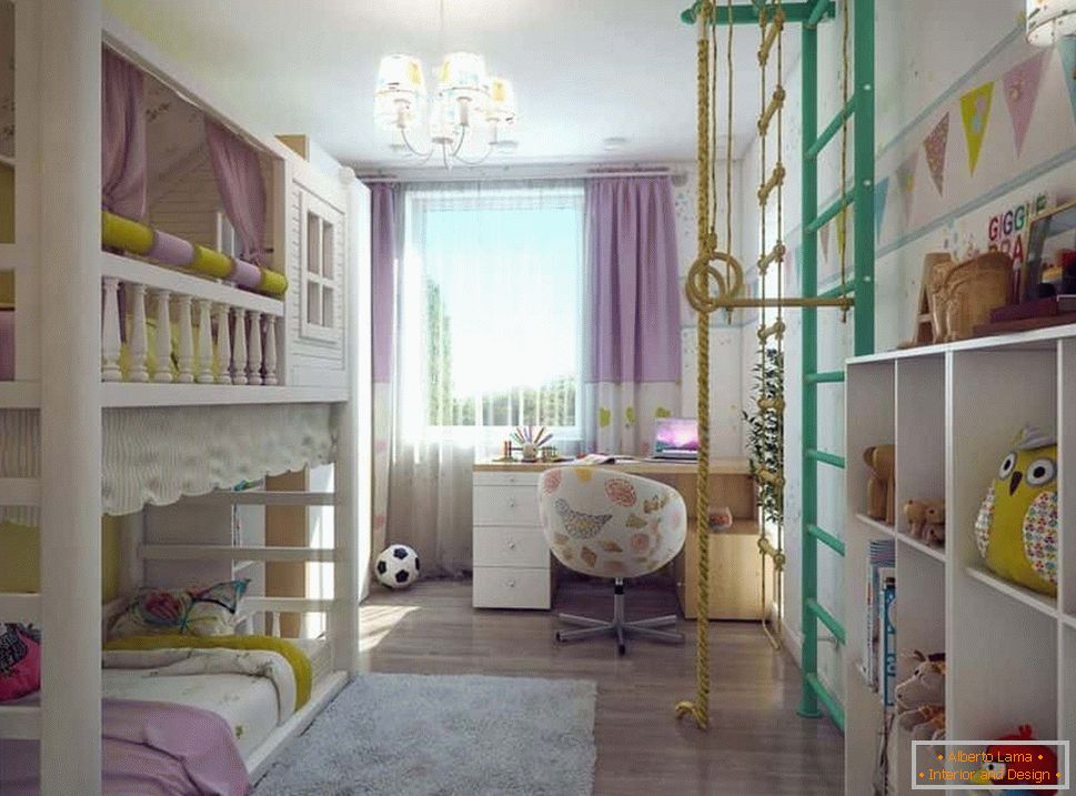 Cameră pentru copii în Hrușciov, cu două paturi supraetajate și un perete suedez