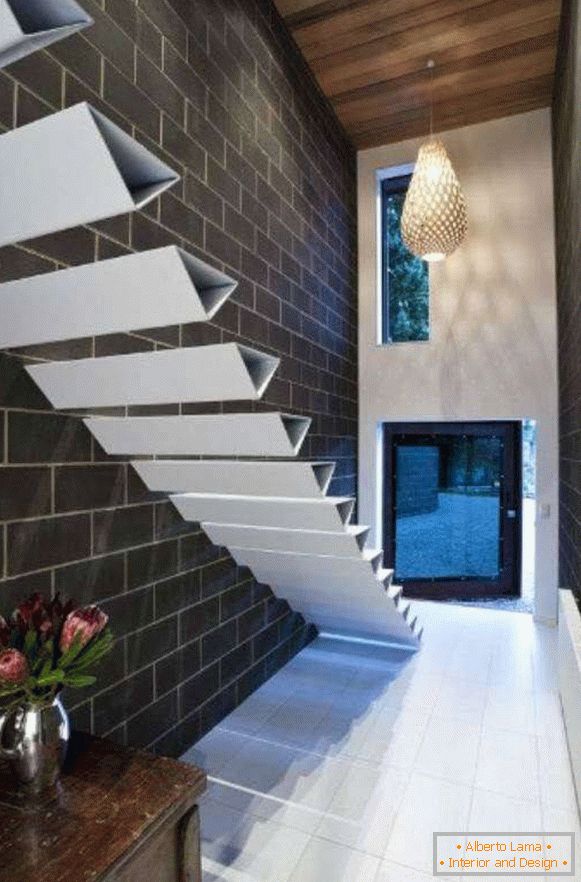 Proiectarea unei scări într-o casă privată, fotografie 3