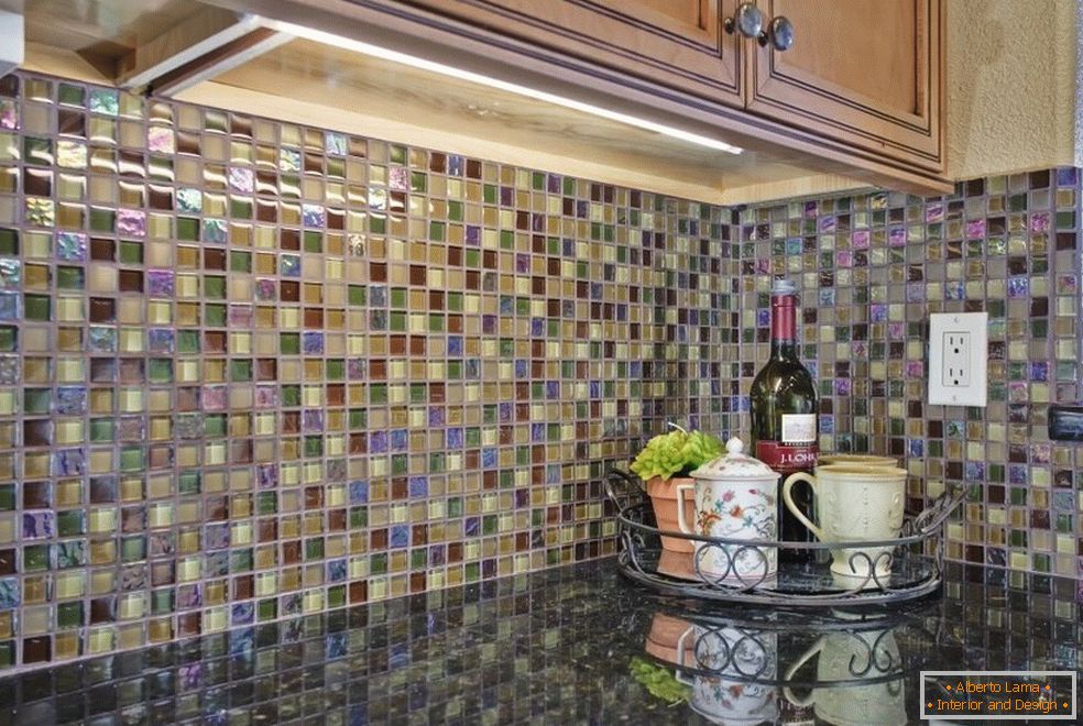 Șorț mozaic în bucătărie