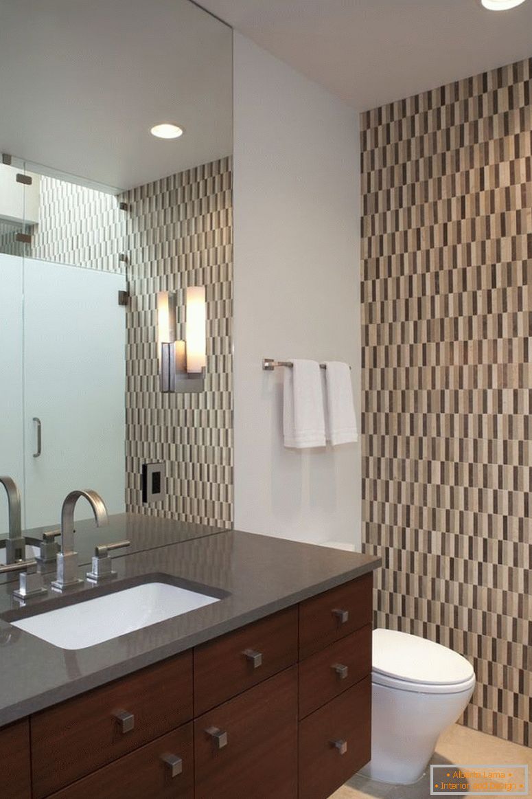 minimalist-lake-lb-baie de interior-design-with-wooden-vanity-and-black-countertop-and-mirror-luxurious-bathrooms-interior-design-ideas-bedrooms-design-ideas-modern-bathrooms-design-bathroom