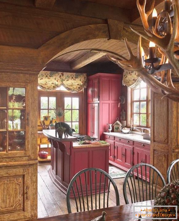 Designul interior al unei case din lemn - fotografie a unei bucătării în stil de cabană