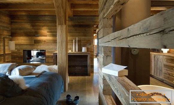 Design interior al unei case de țară în stil cabană - dormitor și baie