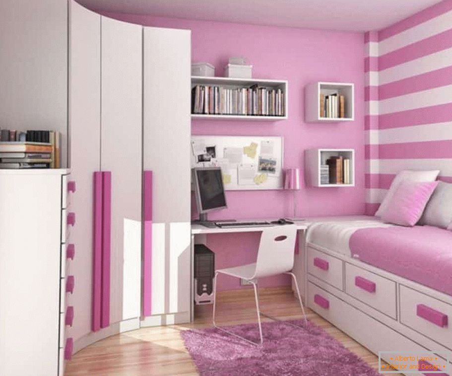 Camera roz și albă pentru fete