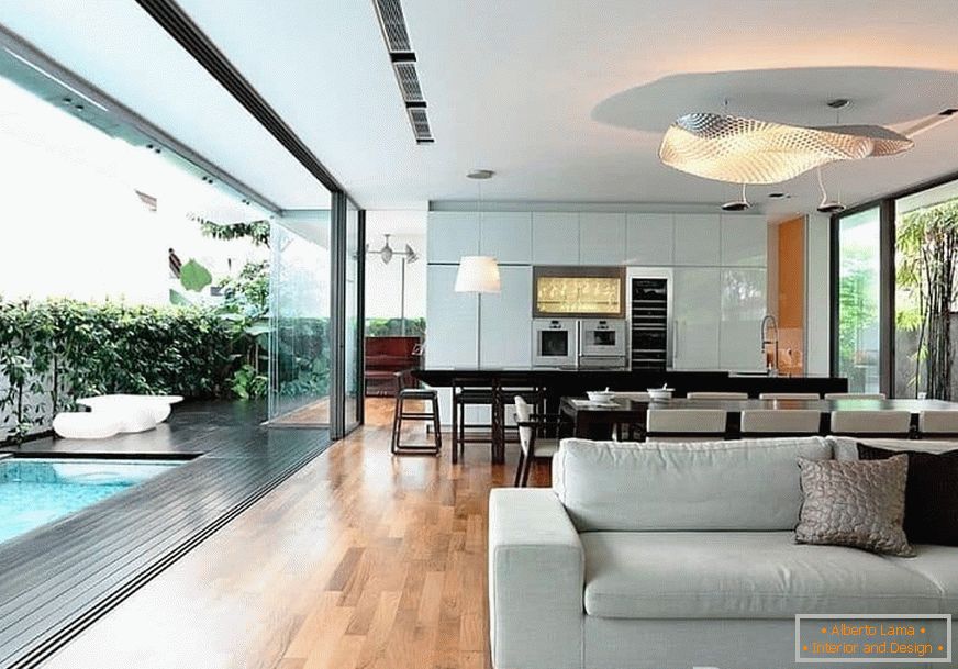 Design-bucătărie-sufragerie-living cu un perete în întregime de sticlă