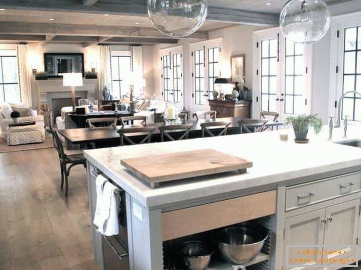 Exemplu de iluminat o bucătărie combinată-sufragerie și camera de zi
