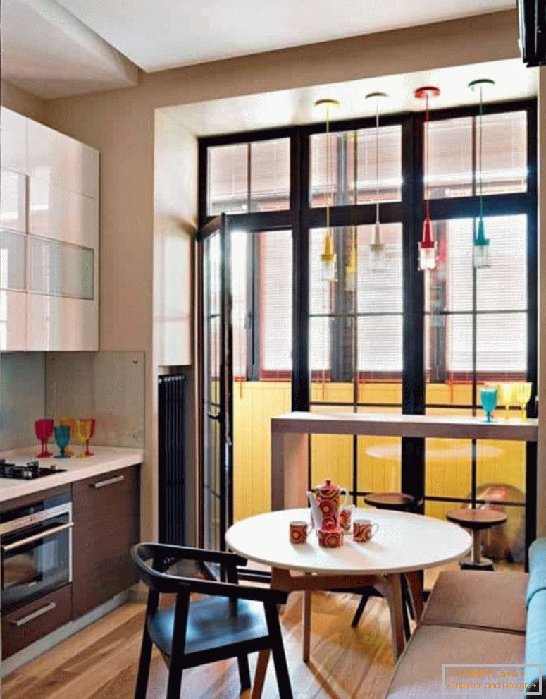 Bucătărie cu fereastră franceză