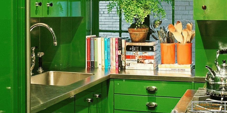 O altă perspectivă a bucătăriei este verde