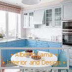 Alb-albastru-mobilier de bucătărie în interior