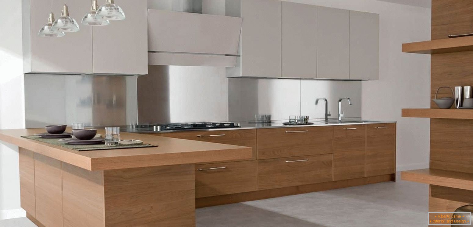 Bucătărie modernă din bucătărie în combinație de lemn și alb
