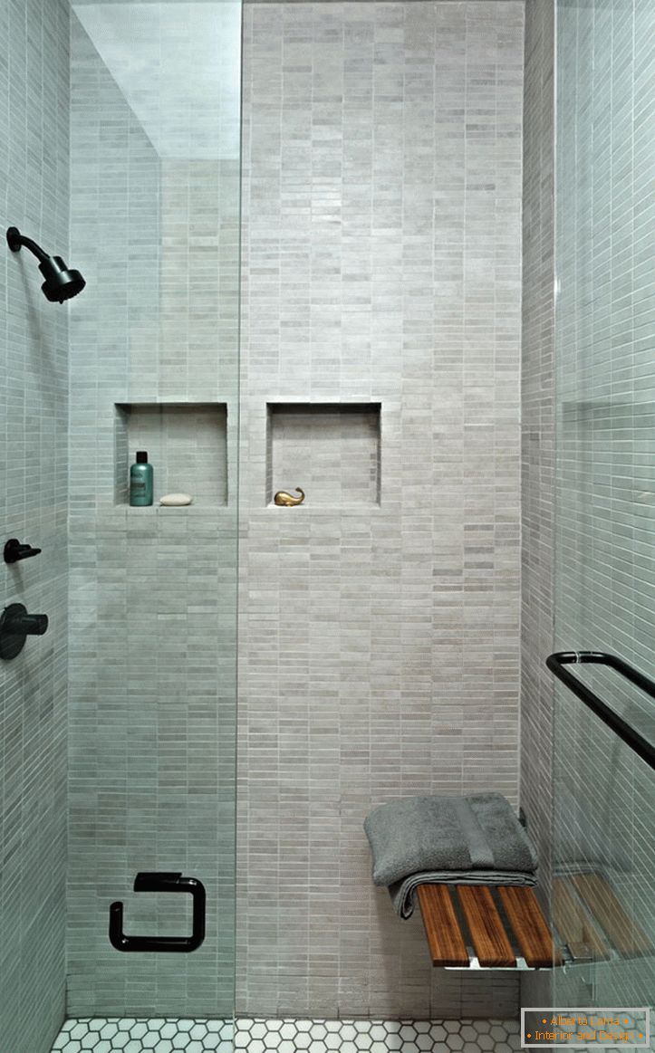 Sala de duș a unui mic apartament studio din New York City