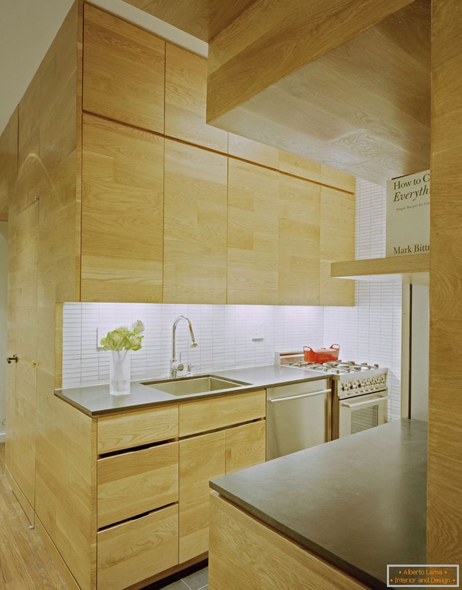 Bucătărie a unui mic apartament studio din New York