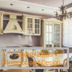 Interior de bucătărie cu mobilier frumos