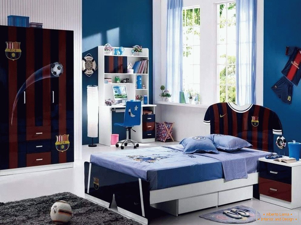 Designul unui dormitor în stil sportiv pentru un băiat