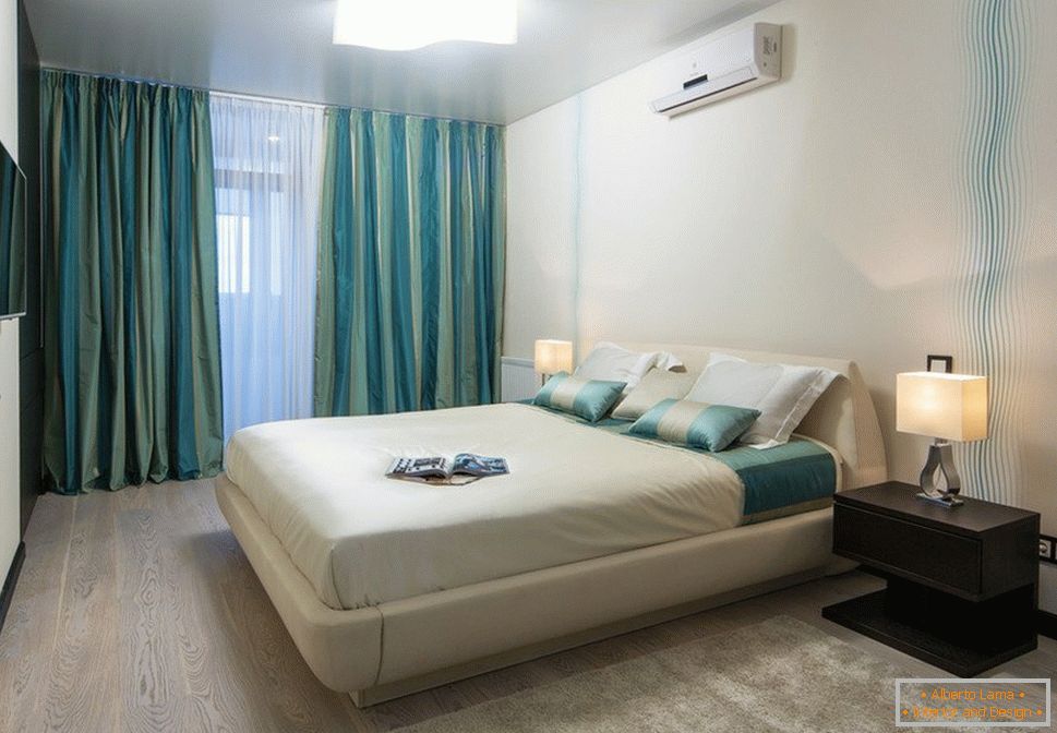 Design de dormitor în tonuri turcoaz-nisipoase