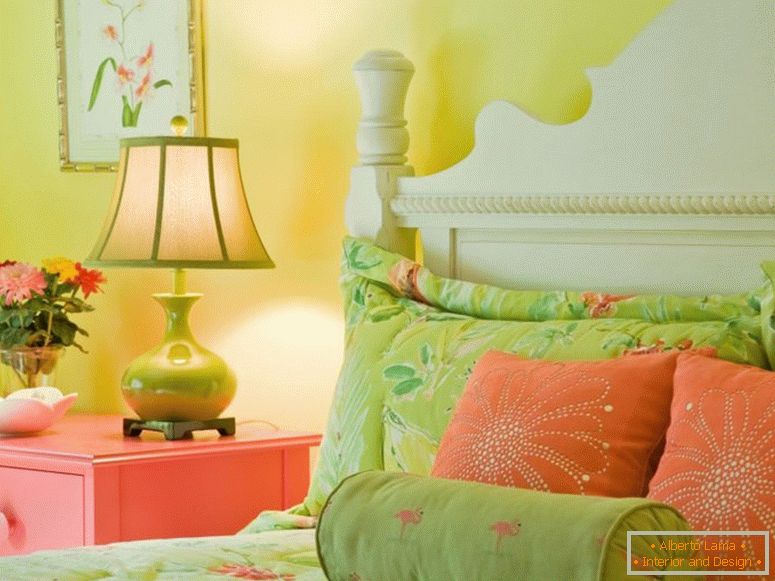 Combinația de verde cu alte culori în interiorul dormitorului