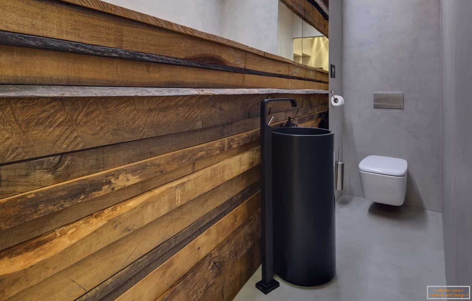 Design modern al unei toalete mici în stil eco cu o cochilie neobișnuită