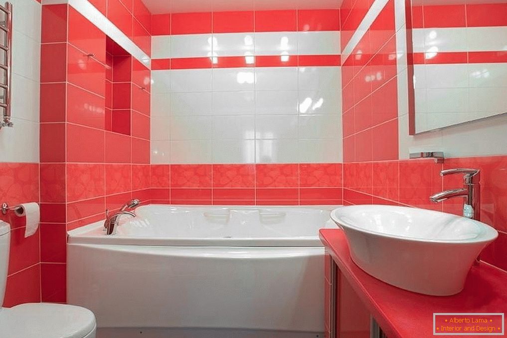Dale de culoare albă și roșie în baie