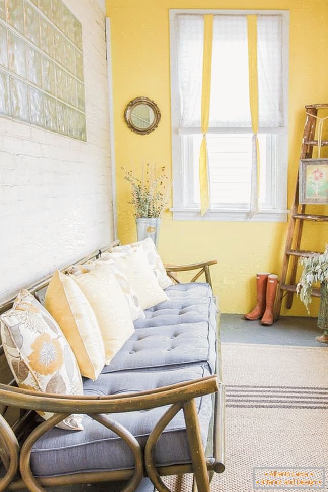 Interior confortabil al apartamentului în culori luminoase - фото 10