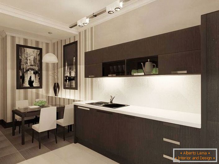 O bucătărie mică este decorată corespunzător cu ajutorul unui set cu cască în culorile wenge. Minimul de mobilier face mobila elegantă și modernă.