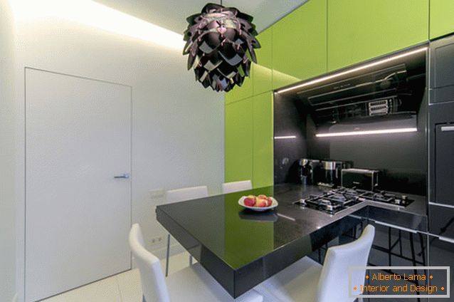 Design modern de bucătărie în culoarea albă și verde de la V. Kazachenkova din Rusia