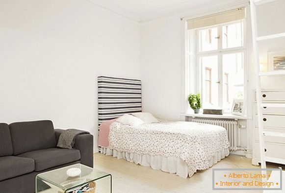 Interiorul unui dormitor confortabil și apartament în Suedia