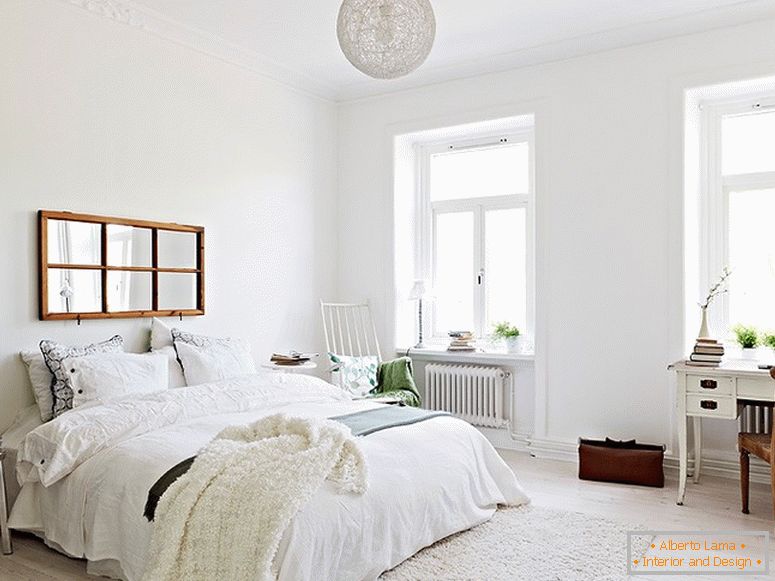 Interiorul unui apartament cu dormitor modern în Suedia