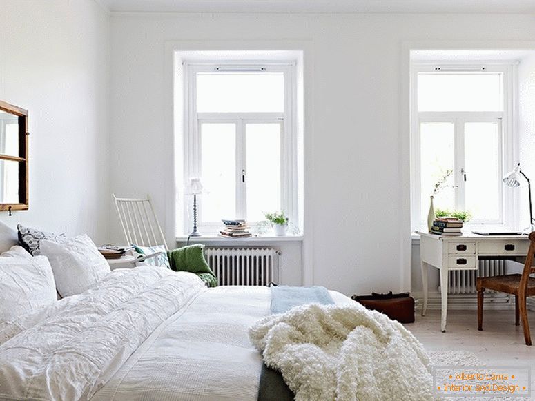Interiorul unui apartament cu dormitor modern în Suedia