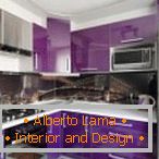 Proiectarea unei bucătării mici de colț violet