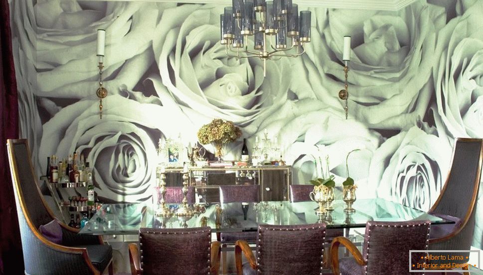 Decorează perete cu trandafiri în sala de mese