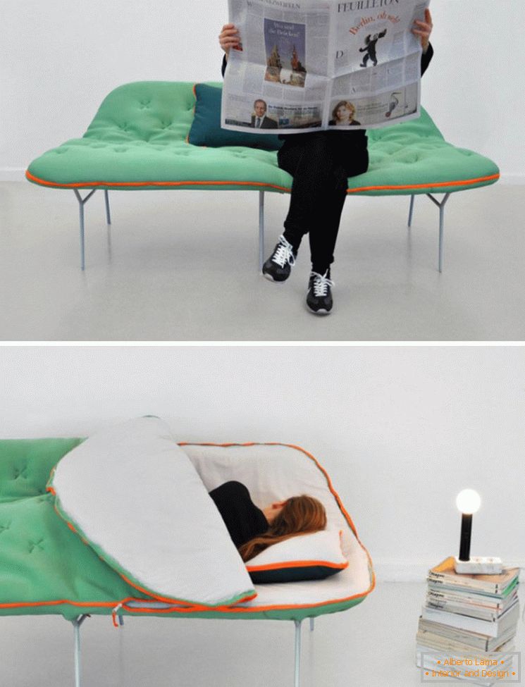 Canapea extensibilă într-un dormitor mic