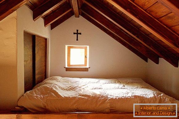 Dormitorul unei cabane Innermost House din California de Nord