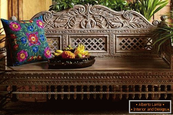 Mobilier indian sculptat - canapea de birou cu perne