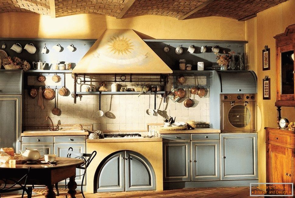 Bucătărie în stil rustic străin