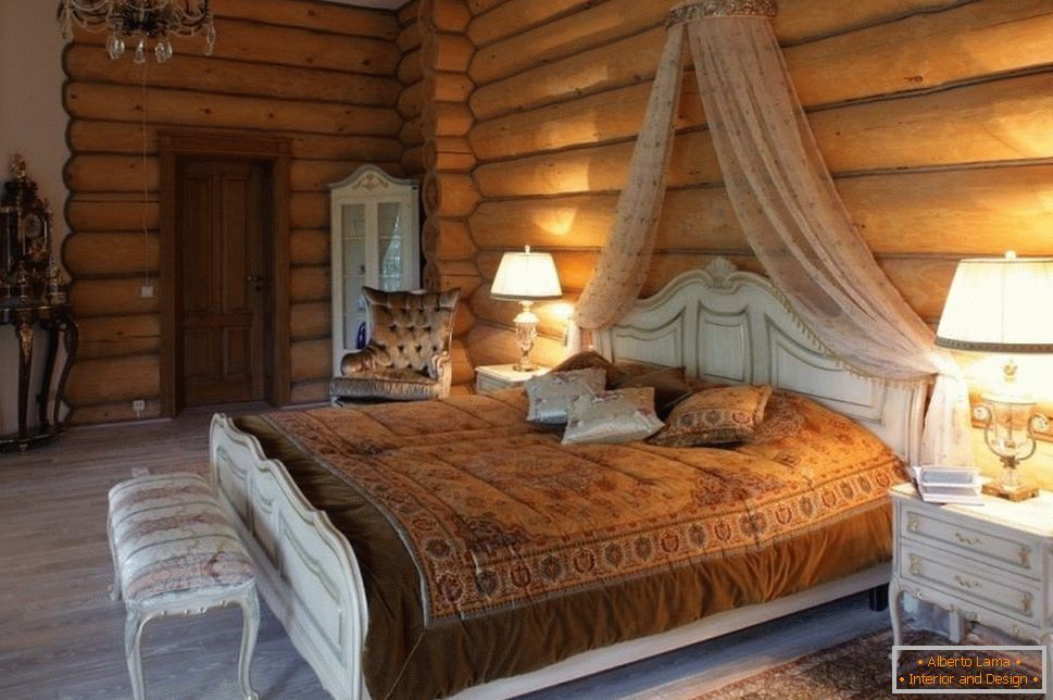 Dormitor într-o casă din lemn