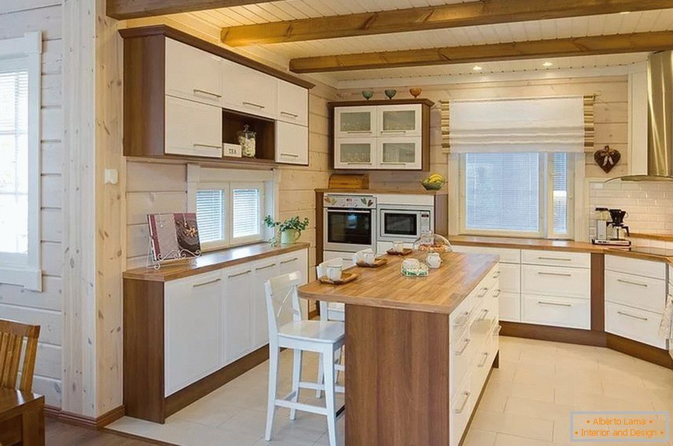 Bucătărie într-o casă din lemn